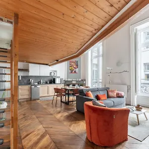 https://fentre-sur-cour-studio-pour-2.hotels-rhonealpes.com